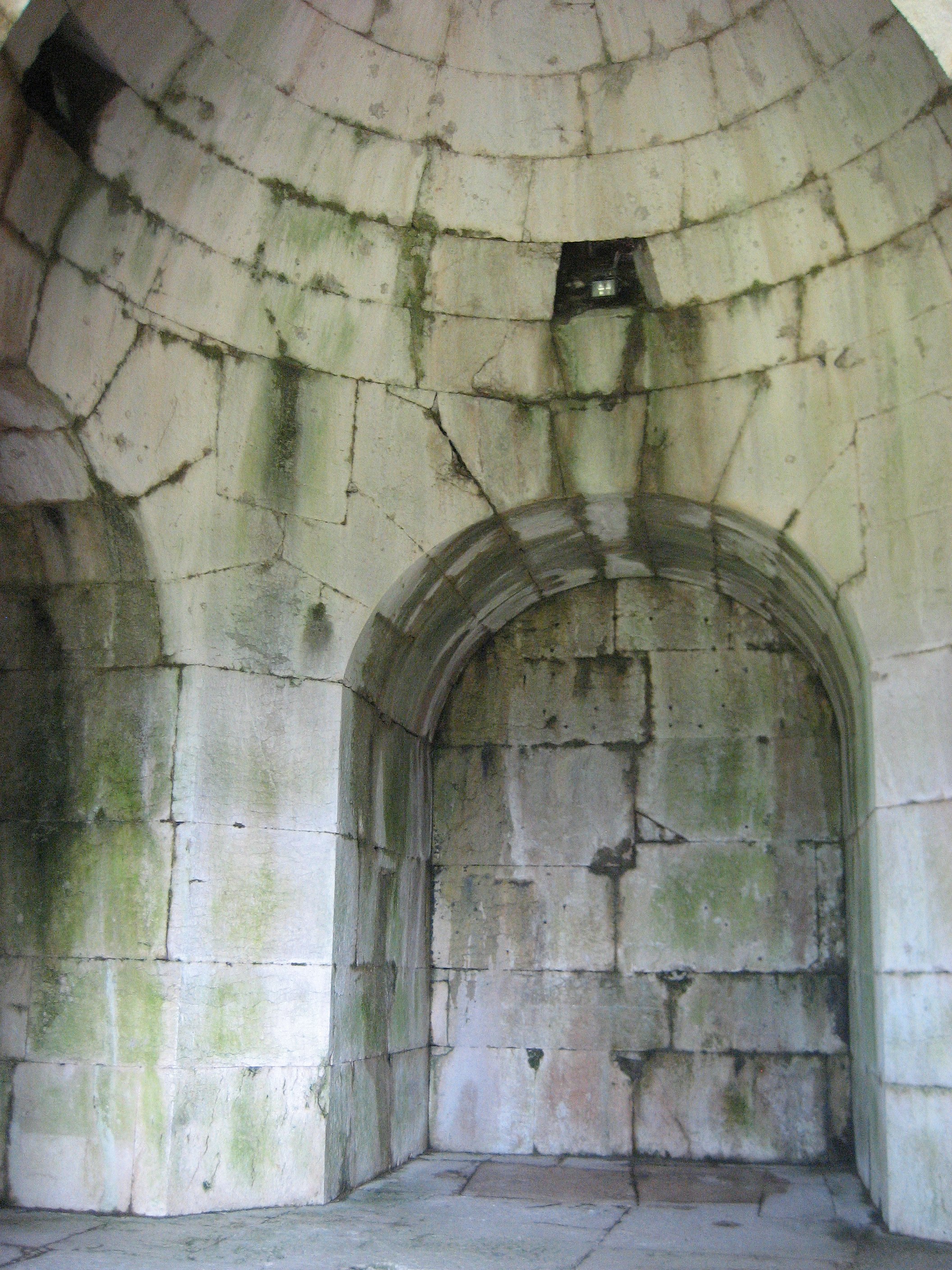 ﻿Tomb of Ummidia Quadratilla